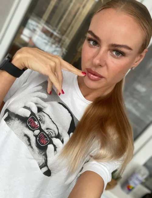 Vika photo 14, european, average, blonde hair, 172 cm, 62 kg, Medium bust, Hong Kong