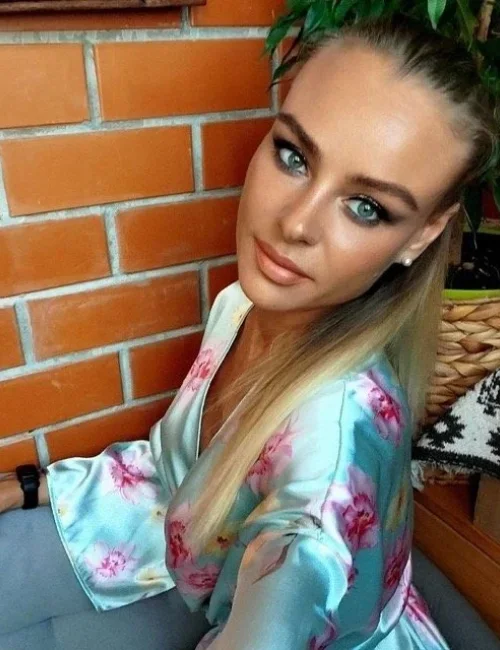 Vika photo 2, european, average, blonde hair, 172 cm, 62 kg, Medium bust, Hong Kong