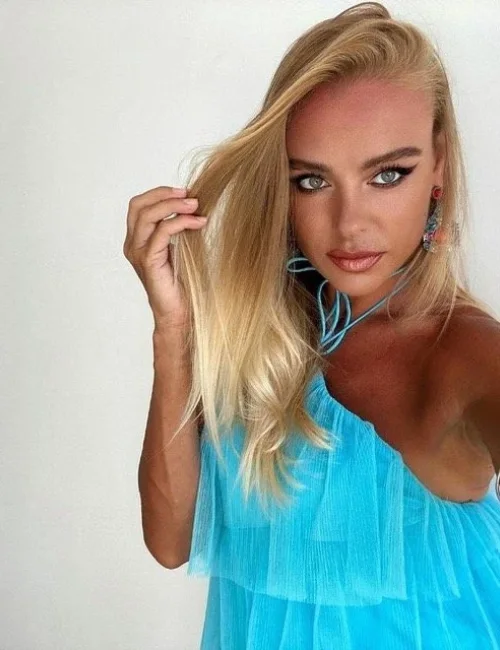 Vika photo 4, european, average, blonde hair, 172 cm, 62 kg, Medium bust, Hong Kong