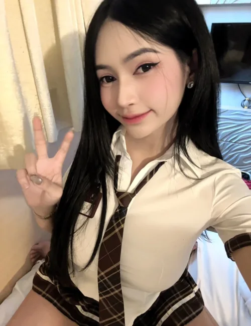 Queency photo 4, asian, athletic, black hair, 167 cm, 54 kg, Medium bust, Hong Kong
