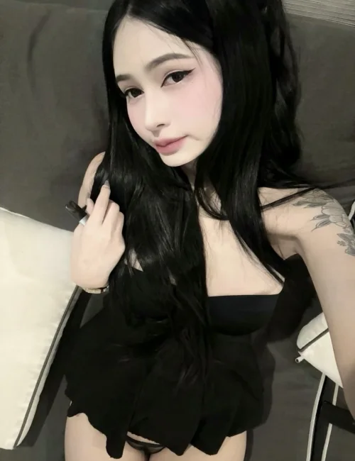 Queency photo 5, asian, athletic, black hair, 167 cm, 54 kg, Medium bust, Hong Kong