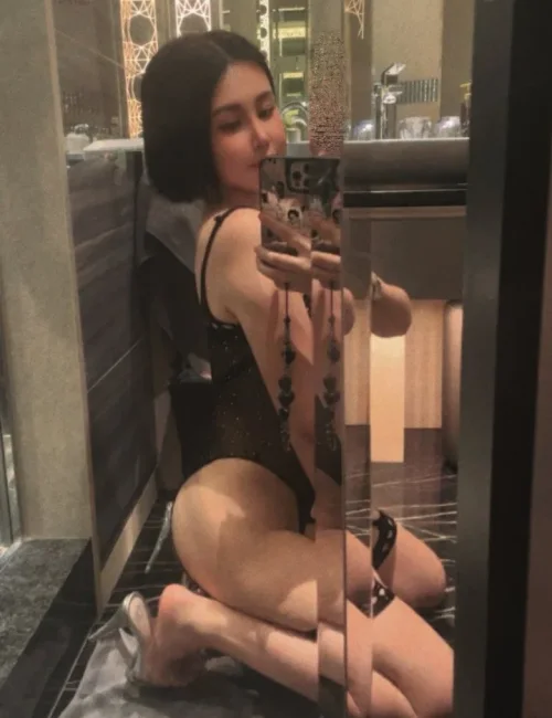 Wanying photo 8, asian, petite, black hair, 157 cm, 49 kg, Small bust, Hong Kong