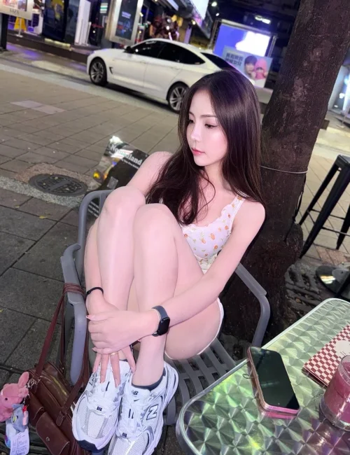 Chom photo 6, asian, athletic, brunette, 167 cm, 55 kg, Small bust, Hong Kong