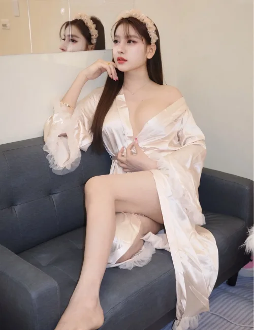 Namfon photo 4, asian, average, brunette, 170 cm, 61 kg, Medium bust, Hong Kong