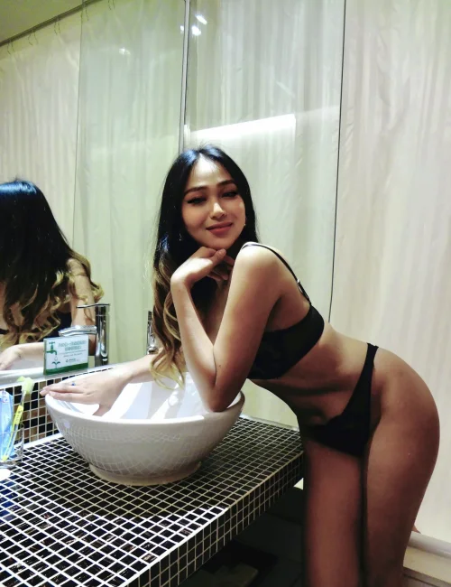 Kavya photo 2, asian, petite, black hair, 152 cm, 45 kg, Medium bust, Hong Kong