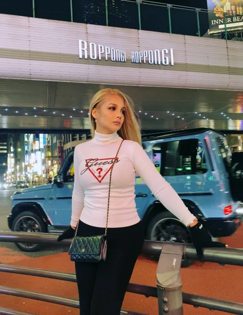 Kanon photo 2, slavic, busty, blonde hair, 162 cm, 53 kg, Large bust, Hong Kong