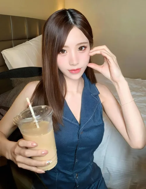 Saki photo 3, asian, petite, brunette, 160 cm, 51 kg, Medium bust, Hong Kong
