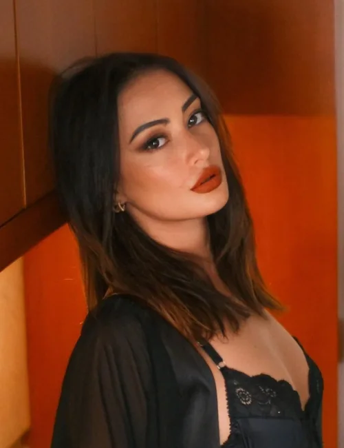 Giana photo 1, asian, petite, brunette, 160 cm, 51 kg, Small bust, Hong Kong