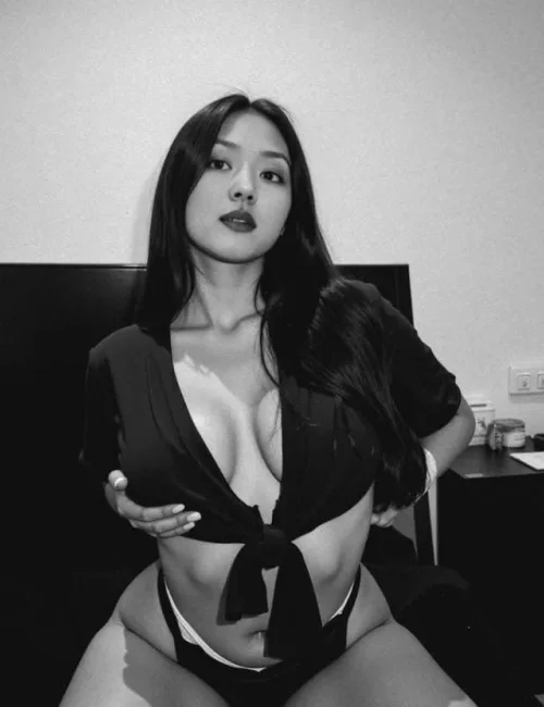 Calla photo 5, slavic, athletic, black hair, 167 cm, 57 kg, Small bust, Hong Kong