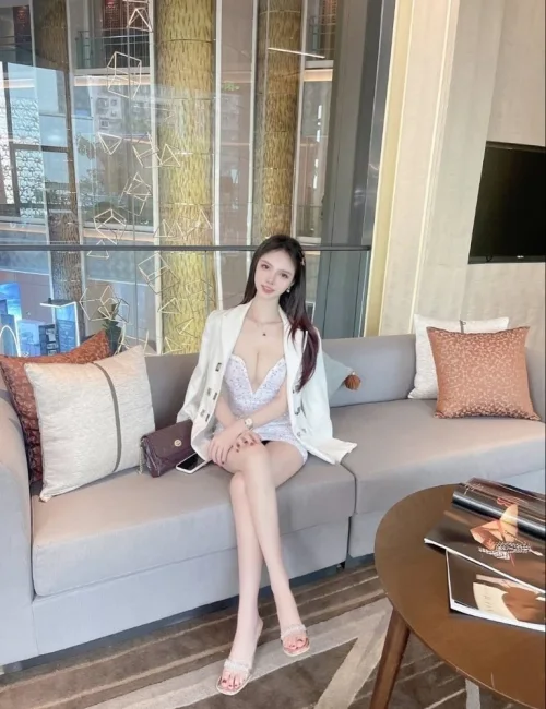 Moeko photo 4, asian, curvy, brunette, 166 cm, 59 kg, Large bust, Hong Kong