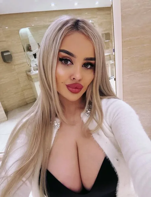 Kristina photo 4, slavic, busty, blonde hair, 165 cm, 53 kg, Large bust, Hong Kong