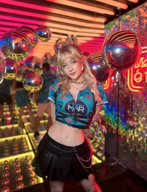 Mila photo 1, slavic, curvy, blonde hair, 170 cm, 61 kg, Large bust, Hong Kong