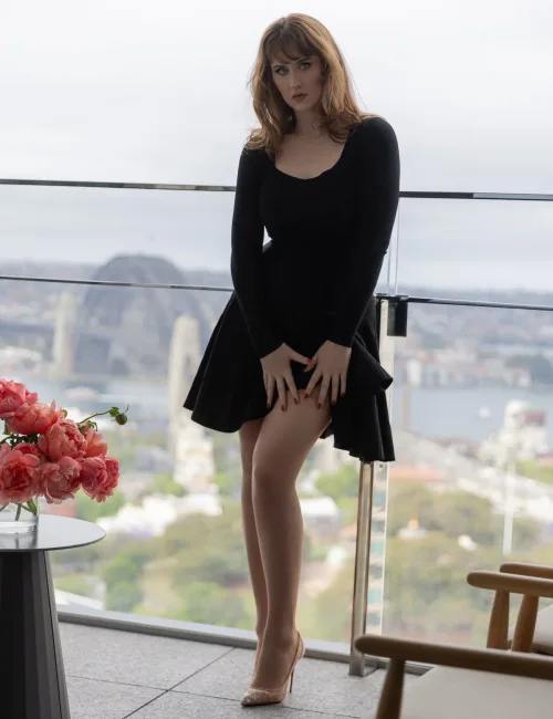 Eleanora photo 8, slavic, average, brunette, 180 cm, 72 kg, Medium bust, Hong Kong