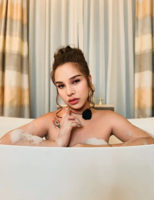 Madeline photo 23, asian, petite, brunette, 160 cm, 49 kg, Medium bust, Hong Kong