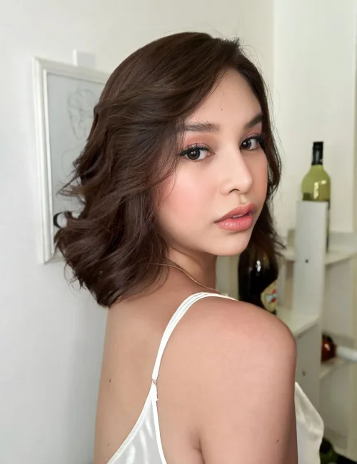 Madeline photo 3, asian, petite, brunette, 160 cm, 49 kg, Medium bust, Hong Kong