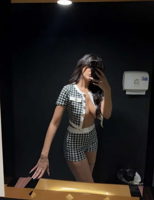 Nour photo 2, asian, average, black hair, 174 cm, 64 kg, Medium bust, Hong Kong