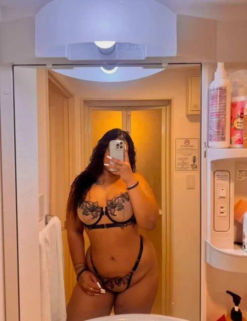 Nanthida photo 10, asian, curvy, black hair, 175 cm, 67 kg, Large bust, Hong Kong