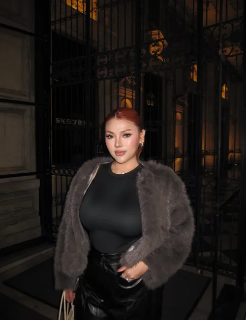 Katie photo 5, asian, busty, red hair, 172 cm, 61 kg, Large bust, Hong Kong