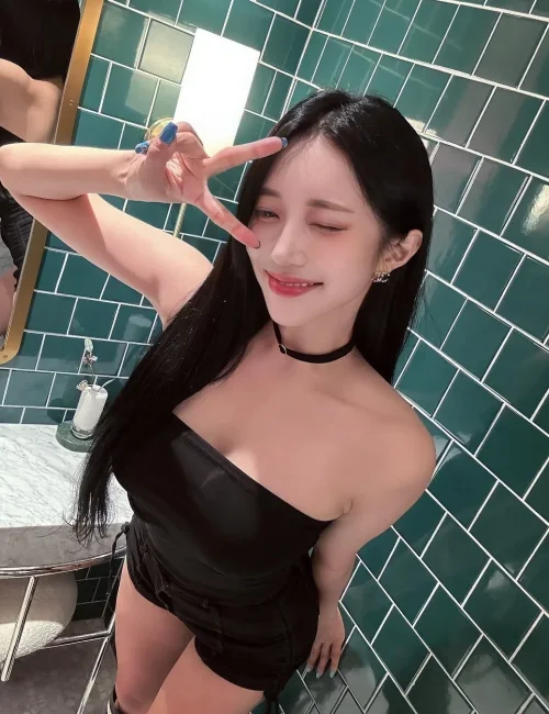 Riria photo 5, asian, average, black hair, 165 cm, 56 kg, Medium bust, Hong Kong