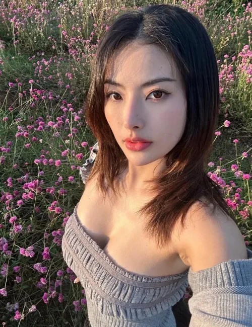 Jeenie photo 2, asian, average, black hair, 165 cm, 58 kg, Medium bust, Hong Kong