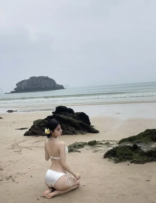 Ratchanee photo 3, asian, average, black hair, 166 cm, 58 kg, Medium bust, Hong Kong