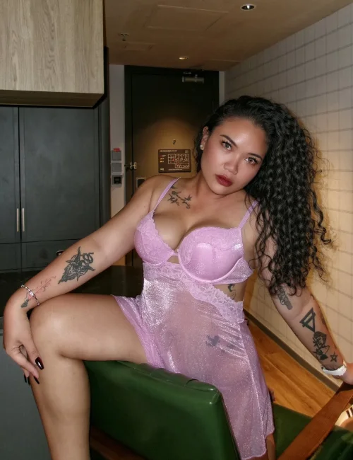 Ziggy photo 1, asian, busty, black hair, 163 cm, 50 kg, Large bust, Hong Kong
