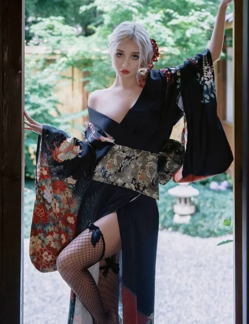 Elisaveta photo 1, slavic, average, blonde hair, 163 cm, 52 kg, Small bust, Hong Kong