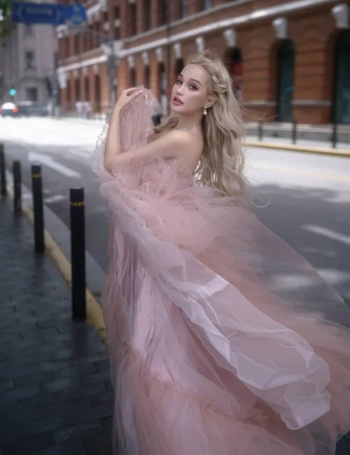 Elisaveta photo 3, slavic, average, blonde hair, 163 cm, 52 kg, Small bust, Hong Kong