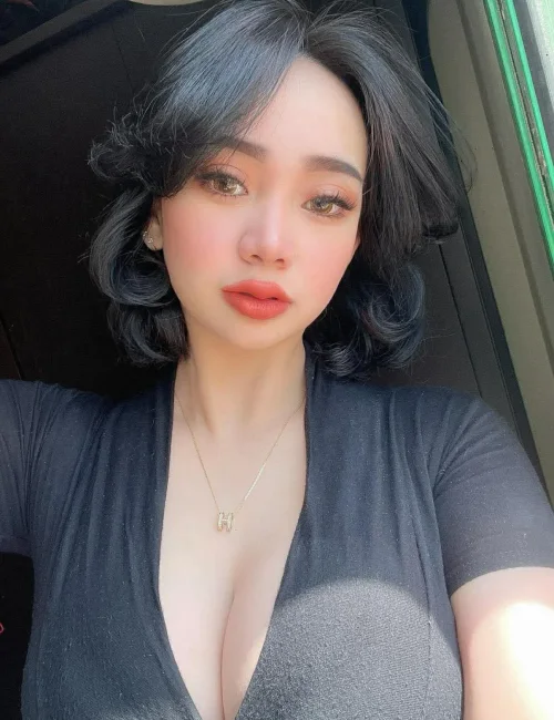 Yanting Lina photo 1, asian, curvy, black hair, 165 cm, 58 kg, Large bust, Hong Kong