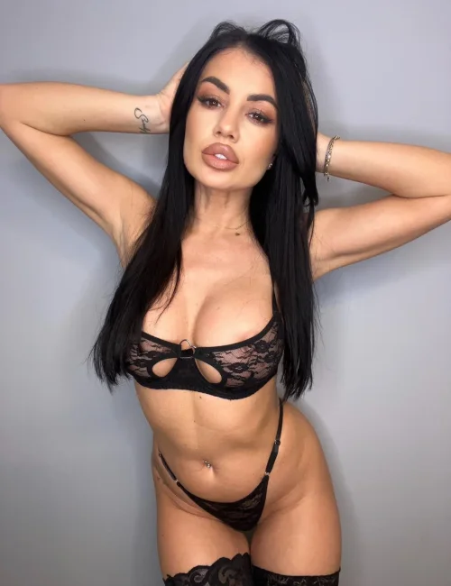 Roxana photo 12, busty, black hair, 167 cm, 57 kg, Large bust, Hong Kong