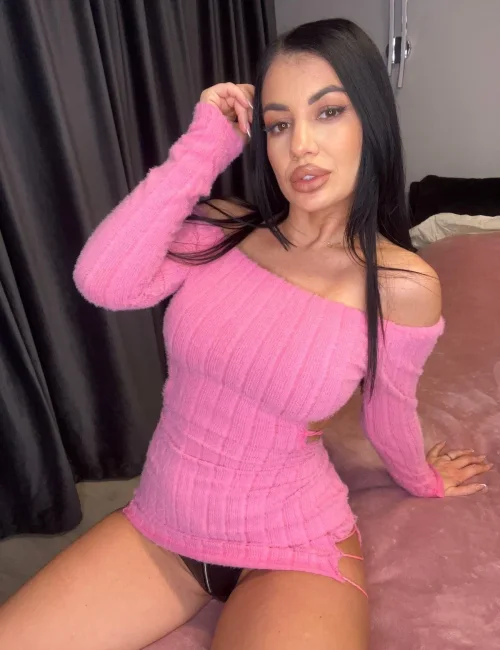 Roxana photo 6, busty, black hair, 167 cm, 57 kg, Large bust, Hong Kong