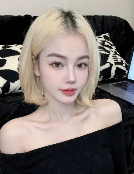 River photo 1, asian, athletic, blonde hair, 166 cm, 56 kg, Small bust, Hong Kong