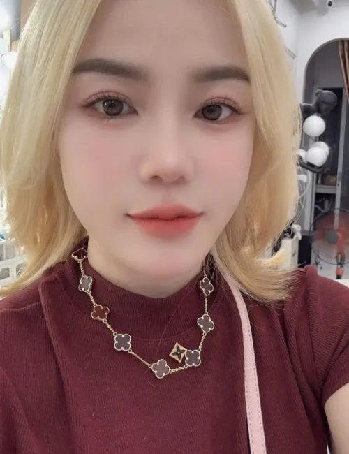 River photo 3, asian, athletic, blonde hair, 166 cm, 56 kg, Small bust, Hong Kong