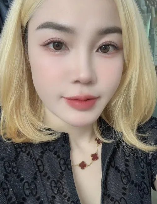 River photo 4, asian, athletic, blonde hair, 166 cm, 56 kg, Small bust, Hong Kong