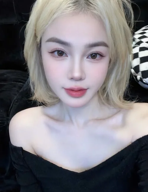 River photo 6, asian, athletic, blonde hair, 166 cm, 56 kg, Small bust, Hong Kong
