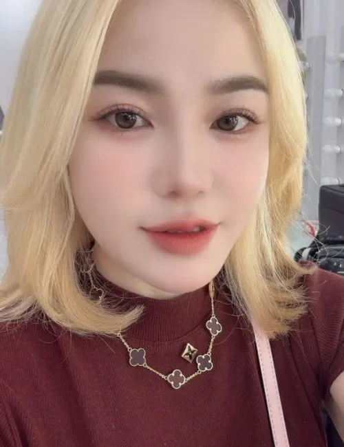 River photo 7, asian, athletic, blonde hair, 166 cm, 56 kg, Small bust, Hong Kong