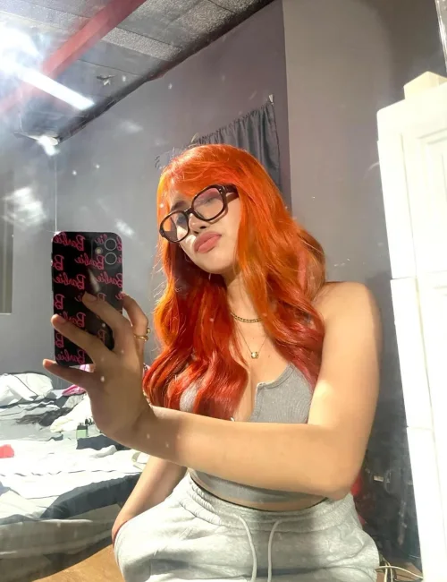 Nadia photo 4, asian, average, red hair, 164 cm, 51 kg, Medium bust, Hong Kong