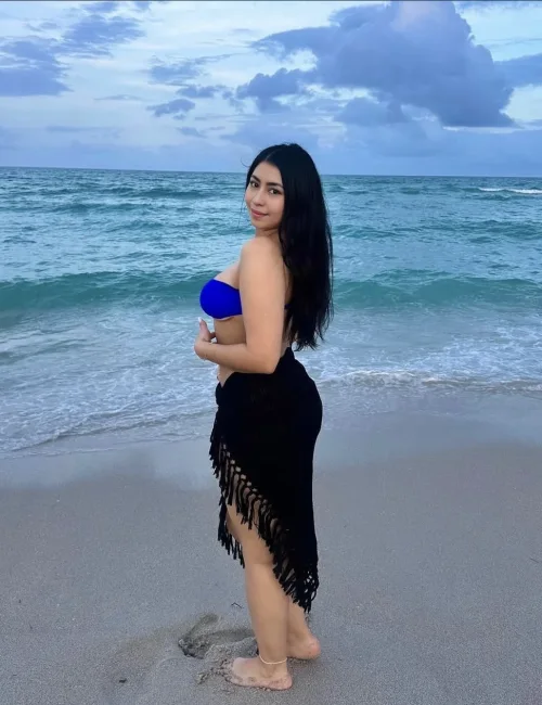 Rebecca photo 1, asian, curvy, black hair, 169 cm, 63 kg, Large bust, Hong Kong