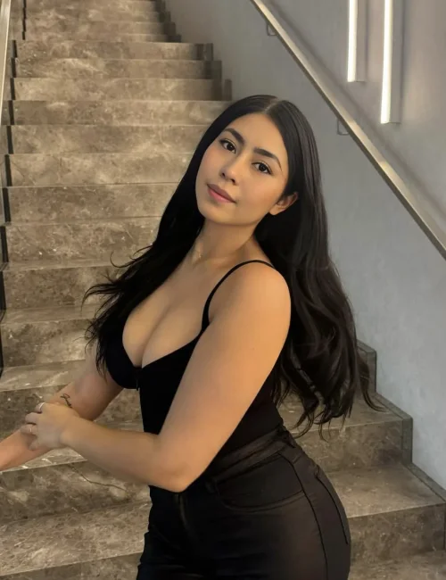 Rebecca photo 3, asian, curvy, black hair, 169 cm, 63 kg, Large bust, Hong Kong