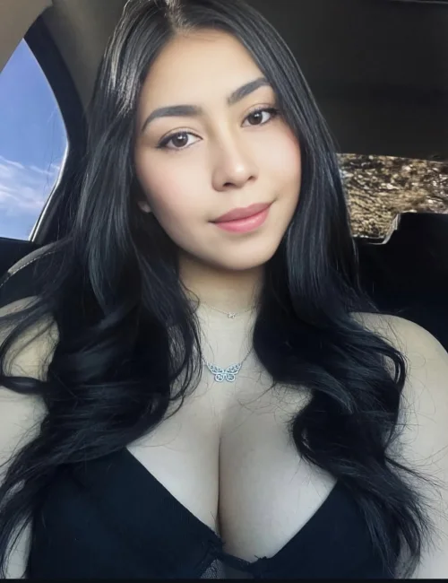 Rebecca photo 8, asian, curvy, black hair, 169 cm, 63 kg, Large bust, Hong Kong