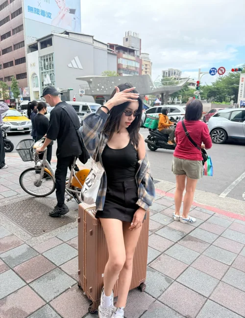 Pearl photo 2, asian, average, black hair, 163 cm, 55 kg, Medium bust, Hong Kong