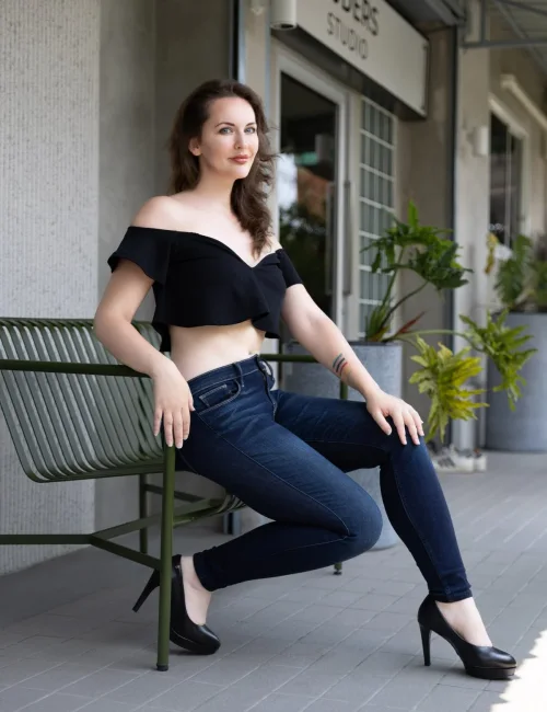 Dominique photo 11, european, athletic, brunette, 165 cm, 53 kg, Medium bust, Hong Kong