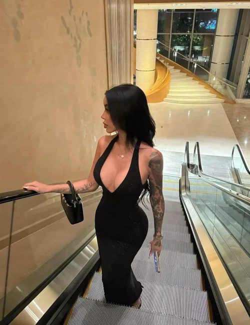 Florinda photo 4, slavic, busty, black hair, 160 cm, 52 kg, Large bust, Hong Kong
