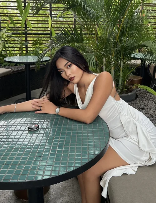 Dewi photo 3, asian, slim, black hair, 156 cm, 45 kg, Medium bust, Hong Kong