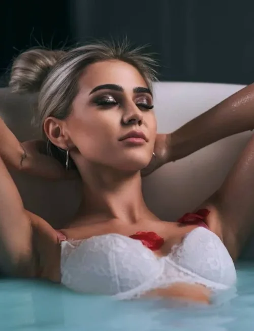 Nefertiti photo 11, slavic, athletic, blonde hair, 165 cm, 54 kg, Small bust, Hong Kong
