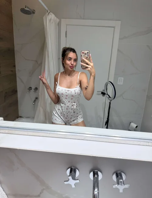 Zia photo 1, slavic, petite, brunette, 158 cm, 47 kg, Small bust, Hong Kong