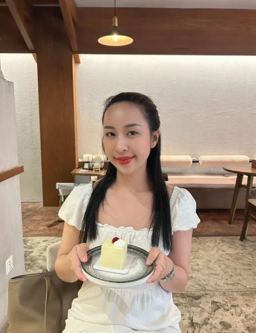 Tomoko photo 4, asian, petite, black hair, 162 cm, 51 kg, Small bust, Hong Kong