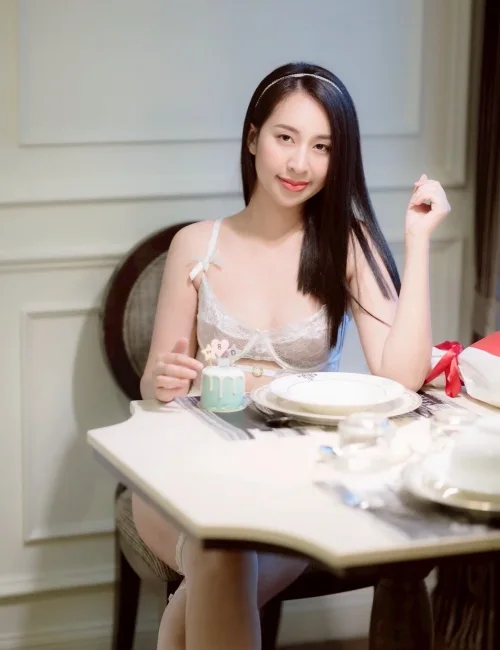 Tomoko photo 5, asian, petite, black hair, 162 cm, 51 kg, Small bust, Hong Kong