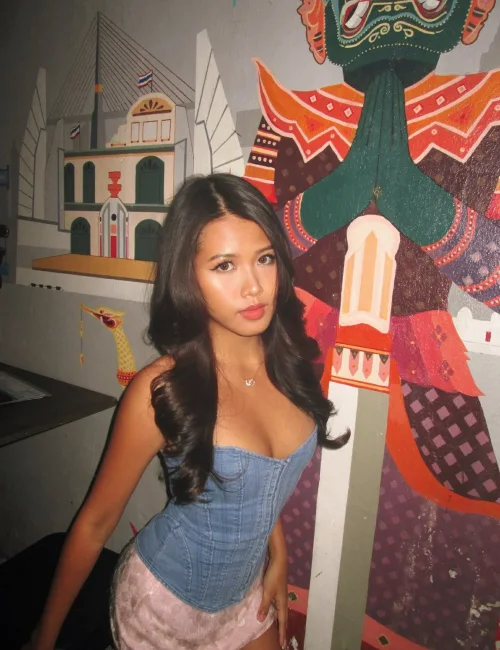 Ratri photo 7, asian, petite, black hair, 160 cm, 51 kg, Medium bust, Hong Kong